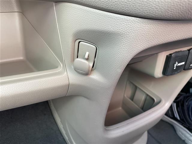 N-ONE G・Lパッケージ 純正オーディオ(FM・AM・CD・BT)バックカメラ プッシュスタート スマートキー 純正フロアマット ドアバイザー サイドカーテンエアバッグ オートライト(12枚目)