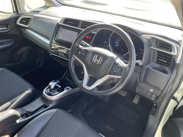 フィットハイブリッド Lパッケージ ビルトインETC バックカメラ SDナビ BT ワンセグTV オートライト 衝突被害軽減ブレーキ 横滑り防止 ハーフレザーシート スマートキー アイドリングストップ(24枚目)