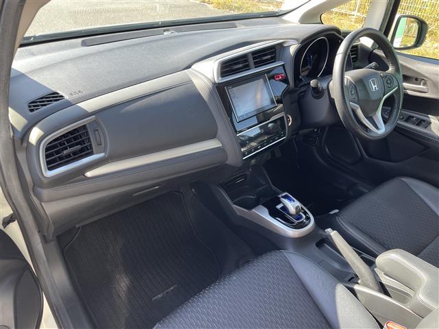 フィットハイブリッド Lパッケージ ビルトインETC バックカメラ SDナビ BT ワンセグTV オートライト 衝突被害軽減ブレーキ 横滑り防止 ハーフレザーシート スマートキー アイドリングストップ(26枚目)