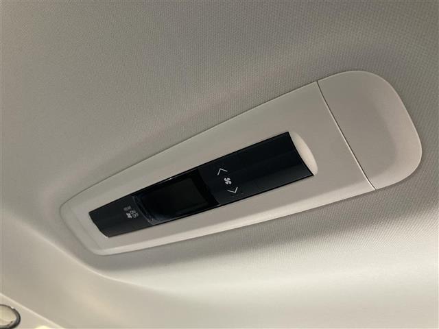 オデッセイ アブソルート・ホンダセンシング　ホンダセンシングコーナーセンサードラレコレーンキープアシストバックカメラアラウンドビューカメラＳＤナビＢＴフルセグＴＶＥＴＣ２．０　ＵＳＢ端子（19枚目）