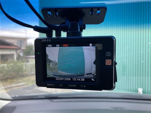 オデッセイ アブソルート・ホンダセンシング　ホンダセンシングコーナーセンサードラレコレーンキープアシストバックカメラアラウンドビューカメラＳＤナビＢＴフルセグＴＶＥＴＣ２．０　ＵＳＢ端子（21枚目）