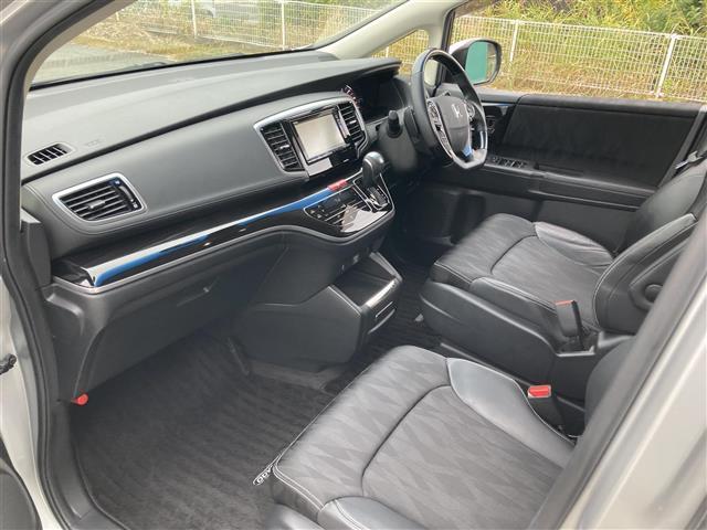 オデッセイ アブソルート・ホンダセンシング　ホンダセンシングコーナーセンサードラレコレーンキープアシストバックカメラアラウンドビューカメラＳＤナビＢＴフルセグＴＶＥＴＣ２．０　ＵＳＢ端子（23枚目）