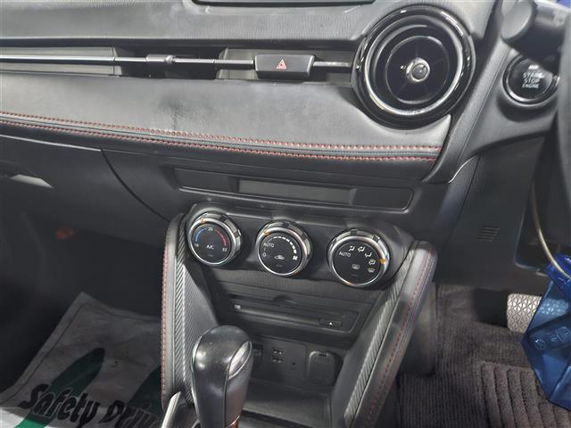 デミオ XDツーリング 禁煙車 バックカメラ クルコン 前後パーキングセンサー エマブレ 前後誤発進抑制 ヘッドアップディスプレイ LEDヘッドランプ 純正ナビ フルセグテレビ CD DVD 純正16インチAW スマートキー(4枚目)