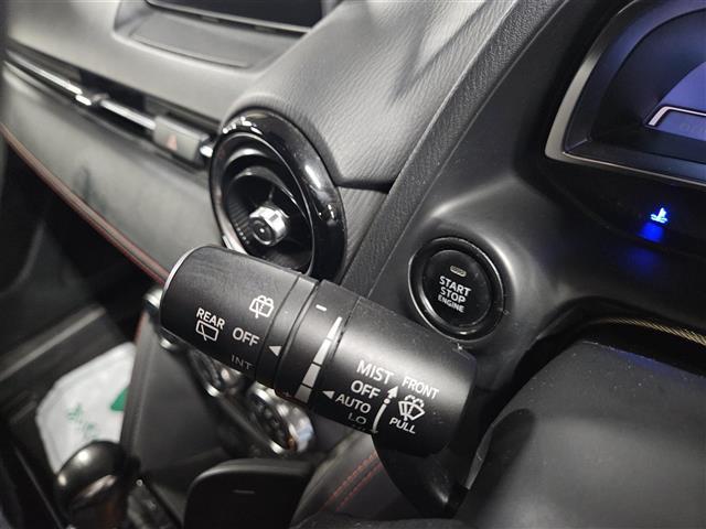 デミオ XDツーリング 禁煙車 バックカメラ クルコン 前後パーキングセンサー エマブレ 前後誤発進抑制 ヘッドアップディスプレイ LEDヘッドランプ 純正ナビ フルセグテレビ CD DVD 純正16インチAW スマートキー(18枚目)