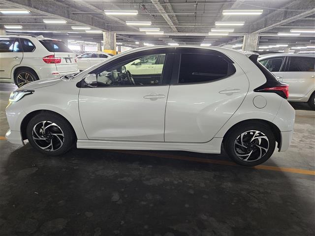 ヤリス ハイブリッドＺ　禁煙車　モデリスタフルエアロ／１５インチＡＷ　全方位カメラ　前後ドラレコ　レーダークルコン　エマブレ　レーンキープ　フルＬＥＤヘッドランプ　純正８型Ｄオーディオ　スマートキー　プッシュエンジンスタート（15枚目）