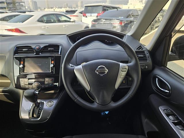 セレナ ライダーブラックラインＳ－ＨＶアドバンスドセーフティ　禁煙車　全方位モニタ　クルコン　エマブレ　車線逸脱警報　誤発進抑制　ＬＥＤヘッドランプ　純正ナビ　両側パワスラ　ビルトインＥＴＣ　ＷＡＡＣ　純正１６インチＡＷ　スマートキー　プッシュエンジンスタート（2枚目）