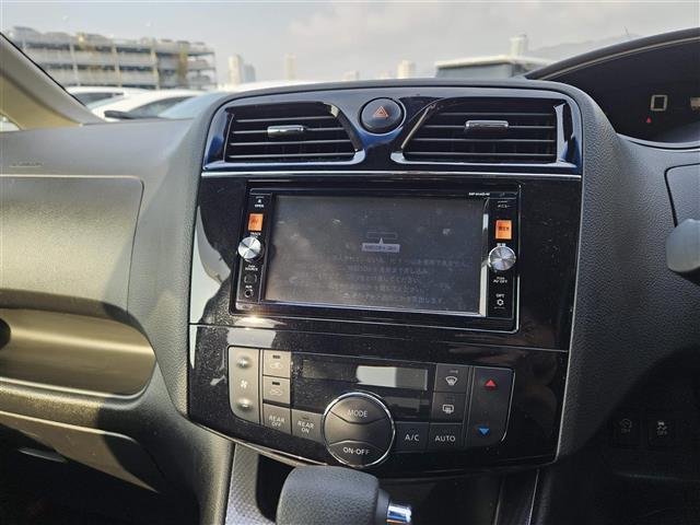 セレナ ライダーブラックラインＳ－ＨＶアドバンスドセーフティ　禁煙車　全方位モニタ　クルコン　エマブレ　車線逸脱警報　誤発進抑制　ＬＥＤヘッドランプ　純正ナビ　両側パワスラ　ビルトインＥＴＣ　ＷＡＡＣ　純正１６インチＡＷ　スマートキー　プッシュエンジンスタート（3枚目）