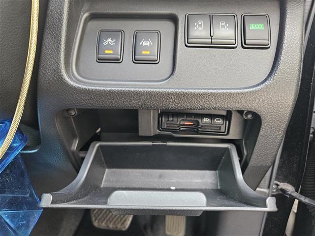 セレナ ライダーブラックラインＳ－ＨＶアドバンスドセーフティ　禁煙車　全方位モニタ　クルコン　エマブレ　車線逸脱警報　誤発進抑制　ＬＥＤヘッドランプ　純正ナビ　両側パワスラ　ビルトインＥＴＣ　ＷＡＡＣ　純正１６インチＡＷ　スマートキー　プッシュエンジンスタート（5枚目）