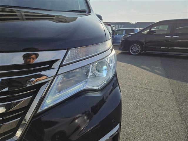 セレナ ライダーブラックラインＳ－ＨＶアドバンスドセーフティ　禁煙車　全方位モニタ　クルコン　エマブレ　車線逸脱警報　誤発進抑制　ＬＥＤヘッドランプ　純正ナビ　両側パワスラ　ビルトインＥＴＣ　ＷＡＡＣ　純正１６インチＡＷ　スマートキー　プッシュエンジンスタート（6枚目）