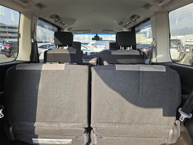 セレナ ライダーブラックラインＳ－ＨＶアドバンスドセーフティ　禁煙車　全方位モニタ　クルコン　エマブレ　車線逸脱警報　誤発進抑制　ＬＥＤヘッドランプ　純正ナビ　両側パワスラ　ビルトインＥＴＣ　ＷＡＡＣ　純正１６インチＡＷ　スマートキー　プッシュエンジンスタート（10枚目）