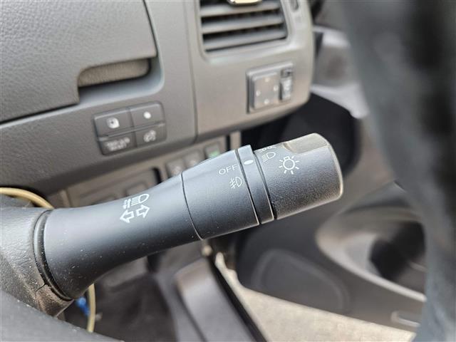 セレナ ライダーブラックラインＳ－ＨＶアドバンスドセーフティ　禁煙車　全方位モニタ　クルコン　エマブレ　車線逸脱警報　誤発進抑制　ＬＥＤヘッドランプ　純正ナビ　両側パワスラ　ビルトインＥＴＣ　ＷＡＡＣ　純正１６インチＡＷ　スマートキー　プッシュエンジンスタート（19枚目）