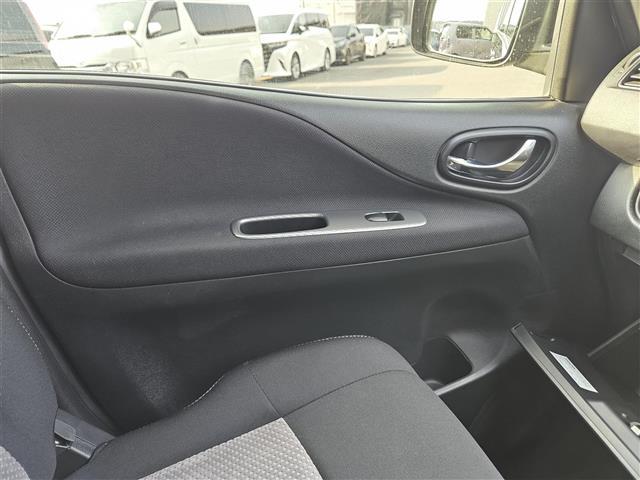 セレナ ライダーブラックラインＳ－ＨＶアドバンスドセーフティ　禁煙車　全方位モニタ　クルコン　エマブレ　車線逸脱警報　誤発進抑制　ＬＥＤヘッドランプ　純正ナビ　両側パワスラ　ビルトインＥＴＣ　ＷＡＡＣ　純正１６インチＡＷ　スマートキー　プッシュエンジンスタート（21枚目）