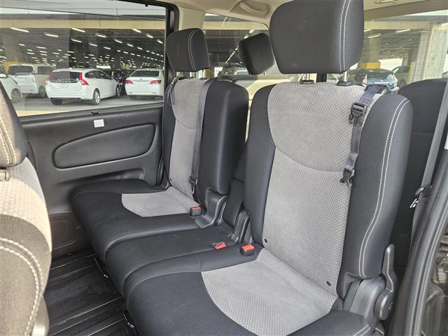 セレナ ライダーブラックラインＳ－ＨＶアドバンスドセーフティ　禁煙車　全方位モニタ　クルコン　エマブレ　車線逸脱警報　誤発進抑制　ＬＥＤヘッドランプ　純正ナビ　両側パワスラ　ビルトインＥＴＣ　ＷＡＡＣ　純正１６インチＡＷ　スマートキー　プッシュエンジンスタート（27枚目）