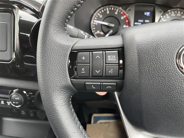 ハイラックス Ｚ　登録済未使用車　４ＷＤ　ターボ　トヨタセーフティセンス　純正アルミホイール　クルーズコントロール　スマートキー　プッシュスタート　バックカメラ　ＬＥＤヘッドライト　電動ミラー　コーナーセンサー（8枚目）