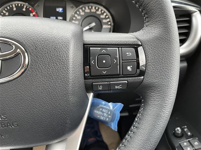ハイラックス Ｚ　登録済未使用車　４ＷＤ　ターボ　トヨタセーフティセンス　純正アルミホイール　クルーズコントロール　スマートキー　プッシュスタート　バックカメラ　ＬＥＤヘッドライト　電動ミラー　コーナーセンサー（9枚目）
