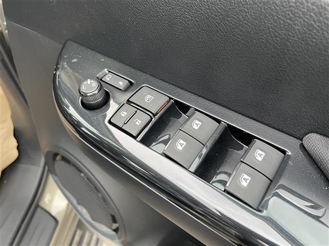 ハイラックス Ｚ　登録済未使用車　４ＷＤ　ターボ　トヨタセーフティセンス　純正アルミホイール　クルーズコントロール　スマートキー　プッシュスタート　バックカメラ　ＬＥＤヘッドライト　電動ミラー　コーナーセンサー（14枚目）