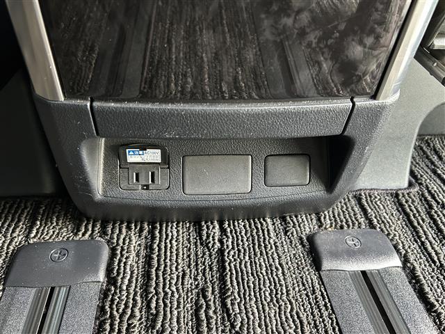 アルファード ２．５Ｓ　Ｃパッケージ　純正ディーラーナビ　ツインムーンルーフ　１２インチ後席モニター　デジタルインナーミラー　両側パワースライドドア　バックカメラ　ドラレコ　クリアランスソナー　ブラインドスポットモニター　衝突軽減システム（31枚目）