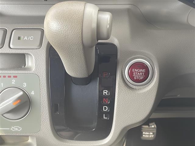 N-BOX G 純正オーディオ(WX-128CU)(AM/FM/CD)/ワンオーナー/社外13インチアルミホイール/横滑り防止装置/アイドリングストップ/両側スライドドア/スマートキー/プッシュスタート(11枚目)