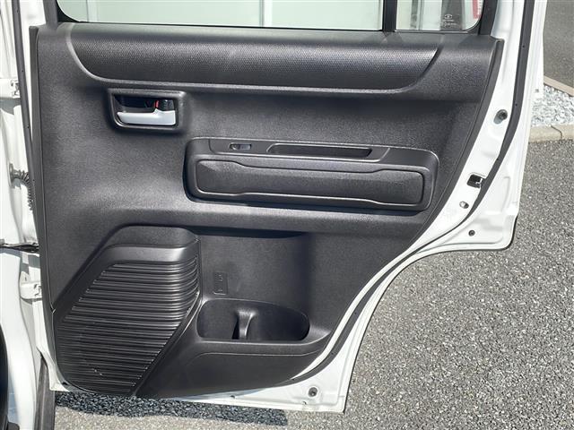 ハスラー ハイブリッドＸターボ　純正ナビ　クルーズコントロール　前席シートヒーター　ＥＴＣ　ＬＥＤヘッドライト　パドルシフト　パーキングセンサー　後席テーブル　衝突軽減ブレーキ　純正１５インチホイール　２トーンカラー（31枚目）