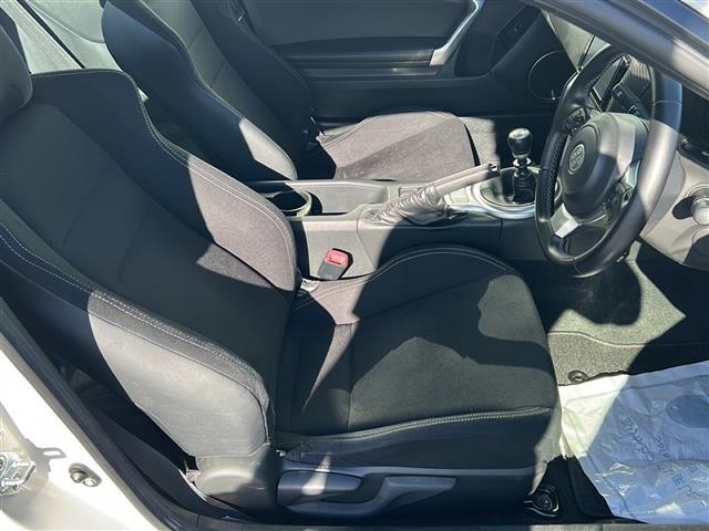 86 GT ☆純正7インチナビ【AM/FM/CD/DVD/SD/BT/フルセグTV】☆バックカメラ☆6速MT☆モデリスタエアロFSR☆柿本2本出しマフラー☆ブリッツ車高調☆社外ホイールスペーサー(26枚目)