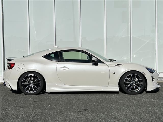 86 GT ☆純正7インチナビ【AM/FM/CD/DVD/SD/BT/フルセグTV】☆バックカメラ☆6速MT☆モデリスタエアロFSR☆柿本2本出しマフラー☆ブリッツ車高調☆社外ホイールスペーサー(34枚目)