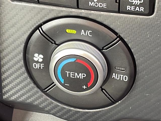 コペン GR スポーツ 16インチBBSホイール/RECAROシート/前後ドライブレコーダー/ターボ/MT付きAT/パドルシフト/シートヒーター/オートライト/LEDヘッドライト/フォグランプ/純正フロアマット(6枚目)