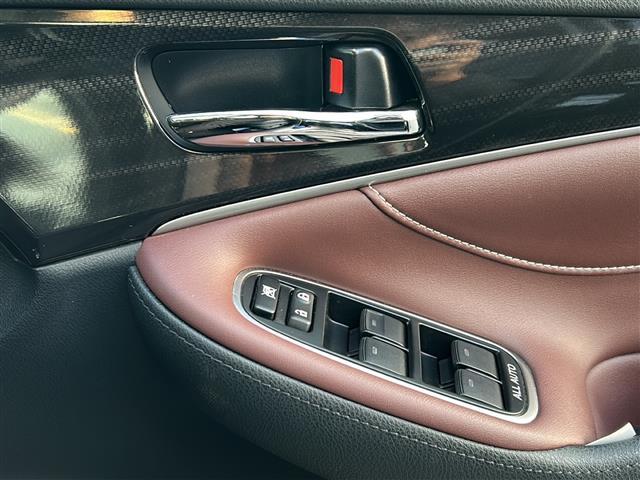 クラウンハイブリッド アスリートS ブラックスタイル ☆メーカーオプションナビ【AM/FM/BT/USB/CD/DVD/ワンセグTV】☆バックカメラ☆サンルーフ☆ブラックスタイル専用18インチホイール☆ETC☆前席パワーシート(19枚目)