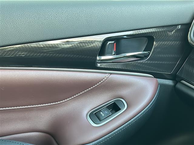 クラウンハイブリッド アスリートS ブラックスタイル ☆メーカーオプションナビ【AM/FM/BT/USB/CD/DVD/ワンセグTV】☆バックカメラ☆サンルーフ☆ブラックスタイル専用18インチホイール☆ETC☆前席パワーシート(20枚目)