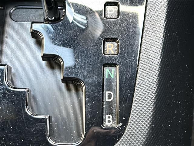 アクア G GRスポーツ・17インチパッケージ パナソニックナビ(AM/FM/SD/BT/SDREC/CD/DVD/フルセグ)/クルーズコントロール/プリクラッシュセーフティ/ETC/バックカメラ/純正GR専用フロアマット(9枚目)