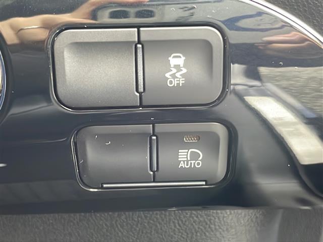 プリウス Ｓツーリングセレクション　純正９インチナビ　ＩＣＯＮＩＣモデリスタフルエアロ　モデリスタメッキガーニッシュ　モデリスタ１７インチホイール　ドライブレコーダー　クルーズコントロール　シートヒーター　ＥＴＣ　フォグランプ　ＬＥＤ（8枚目）