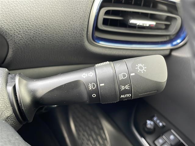 プリウス Ｓツーリングセレクション　純正９インチナビ　ＩＣＯＮＩＣモデリスタフルエアロ　モデリスタメッキガーニッシュ　モデリスタ１７インチホイール　ドライブレコーダー　クルーズコントロール　シートヒーター　ＥＴＣ　フォグランプ　ＬＥＤ（16枚目）