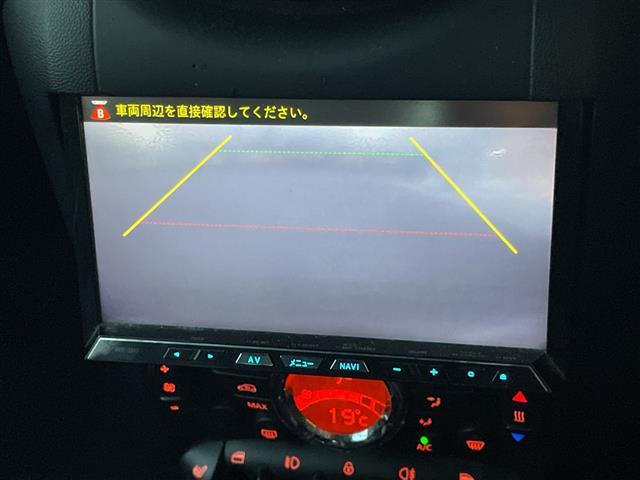 ＭＩＮＩ ジョンクーパーワークス　クラブマン　Ｃａｒｒｏｚｚｅｒｉａナビ　バックカメラ　Ｈａｒｍｏｎ　Ｋａｒｄｏｎサウンド　シートヒーター　純正１７インチアルミホイール　ＥＴＣ　横滑り防止装置　レザーシート　アイドリングストップ　フォグランプ（4枚目）