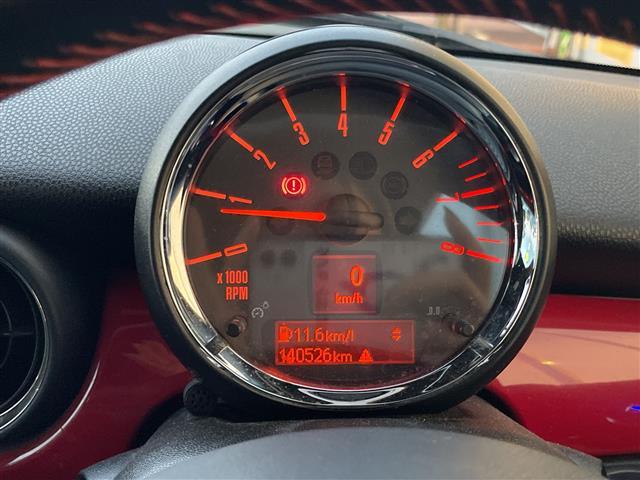 ＭＩＮＩ ジョンクーパーワークス　クラブマン　Ｃａｒｒｏｚｚｅｒｉａナビ　バックカメラ　Ｈａｒｍｏｎ　Ｋａｒｄｏｎサウンド　シートヒーター　純正１７インチアルミホイール　ＥＴＣ　横滑り防止装置　レザーシート　アイドリングストップ　フォグランプ（7枚目）