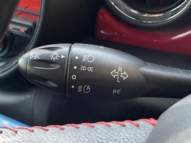 ＭＩＮＩ ジョンクーパーワークス　クラブマン　Ｃａｒｒｏｚｚｅｒｉａナビ　バックカメラ　Ｈａｒｍｏｎ　Ｋａｒｄｏｎサウンド　シートヒーター　純正１７インチアルミホイール　ＥＴＣ　横滑り防止装置　レザーシート　アイドリングストップ　フォグランプ（10枚目）