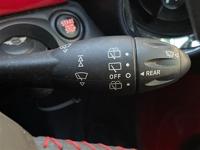 ＭＩＮＩ ジョンクーパーワークス　クラブマン　Ｃａｒｒｏｚｚｅｒｉａナビ　バックカメラ　Ｈａｒｍｏｎ　Ｋａｒｄｏｎサウンド　シートヒーター　純正１７インチアルミホイール　ＥＴＣ　横滑り防止装置　レザーシート　アイドリングストップ　フォグランプ（14枚目）