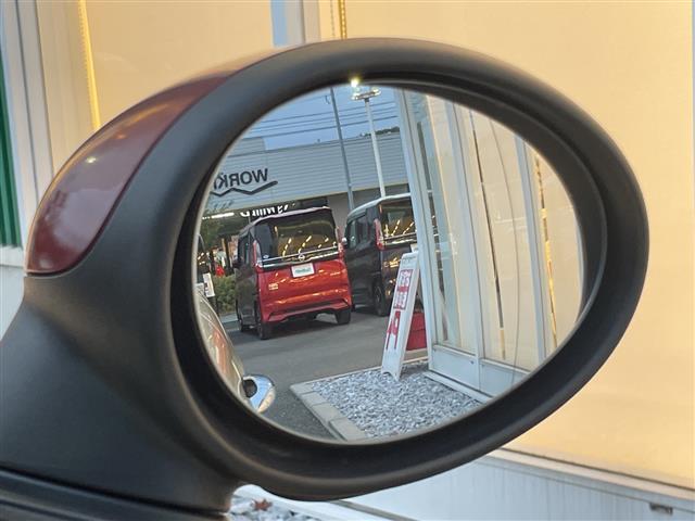 ＭＩＮＩ ジョンクーパーワークス　クラブマン　Ｃａｒｒｏｚｚｅｒｉａナビ　バックカメラ　Ｈａｒｍｏｎ　Ｋａｒｄｏｎサウンド　シートヒーター　純正１７インチアルミホイール　ＥＴＣ　横滑り防止装置　レザーシート　アイドリングストップ　フォグランプ（15枚目）