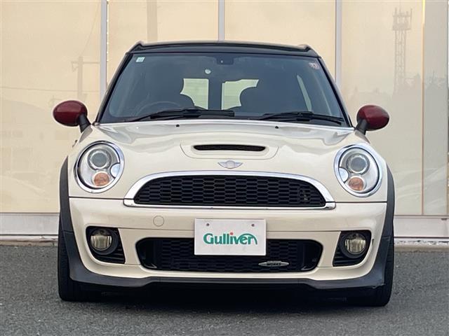 ＭＩＮＩ ジョンクーパーワークス　クラブマン　Ｃａｒｒｏｚｚｅｒｉａナビ　バックカメラ　Ｈａｒｍｏｎ　Ｋａｒｄｏｎサウンド　シートヒーター　純正１７インチアルミホイール　ＥＴＣ　横滑り防止装置　レザーシート　アイドリングストップ　フォグランプ（22枚目）