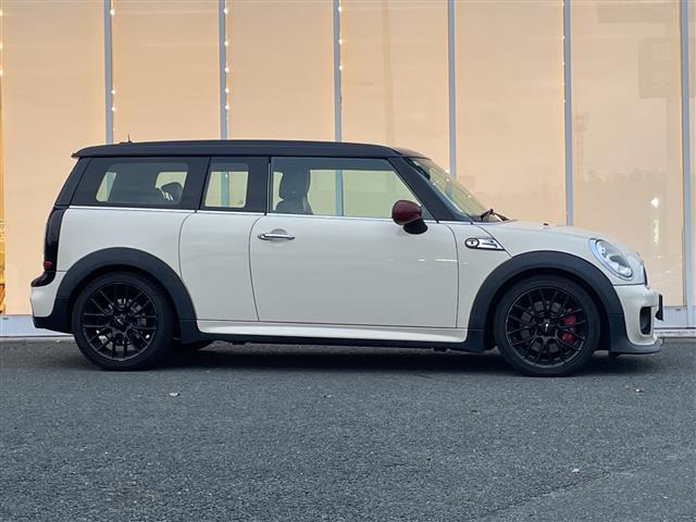ＭＩＮＩ ジョンクーパーワークス　クラブマン　Ｃａｒｒｏｚｚｅｒｉａナビ　バックカメラ　Ｈａｒｍｏｎ　Ｋａｒｄｏｎサウンド　シートヒーター　純正１７インチアルミホイール　ＥＴＣ　横滑り防止装置　レザーシート　アイドリングストップ　フォグランプ（23枚目）
