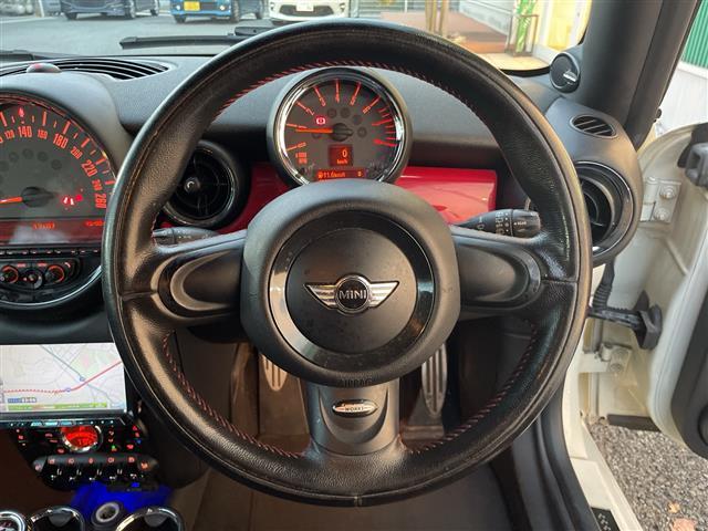 ＭＩＮＩ ジョンクーパーワークス　クラブマン　Ｃａｒｒｏｚｚｅｒｉａナビ　バックカメラ　Ｈａｒｍｏｎ　Ｋａｒｄｏｎサウンド　シートヒーター　純正１７インチアルミホイール　ＥＴＣ　横滑り防止装置　レザーシート　アイドリングストップ　フォグランプ（31枚目）