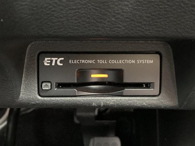 スカイライン ２００ＧＴ－ｔタイプＰ　純正メーカーナビ　フルセグＴＶ　ＥＴＣ　アラウンドビューモニター　ＬＥＤヘッドランプ　ブラックレザーシート　シートヒーター＆パワーシート　レーダークルーズコントロール　クリアランスソナー　スマートキー（8枚目）