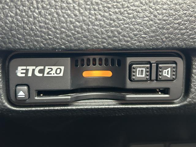 シビック ＬＸ　ワンオーナー　リアウイング　ＨｏｎｄａＳＥＮＳＩＮＧ　純正９インチナビ　フルセグＴＶ　ＥＴＣ２．０　バックモニター　ドライブレコーダー　ＬＥＤヘッドライト　レーダークルーズコントロール　スマートキー（8枚目）