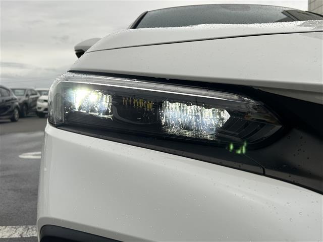 シビック ＬＸ　ワンオーナー　リアウイング　ＨｏｎｄａＳＥＮＳＩＮＧ　純正９インチナビ　フルセグＴＶ　ＥＴＣ２．０　バックモニター　ドライブレコーダー　ＬＥＤヘッドライト　レーダークルーズコントロール　スマートキー（10枚目）