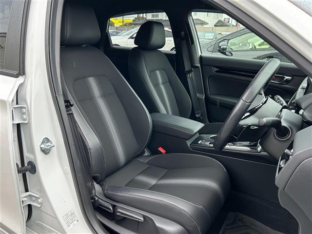 シビック ＬＸ　ワンオーナー　リアウイング　ＨｏｎｄａＳＥＮＳＩＮＧ　純正９インチナビ　フルセグＴＶ　ＥＴＣ２．０　バックモニター　ドライブレコーダー　ＬＥＤヘッドライト　レーダークルーズコントロール　スマートキー（12枚目）