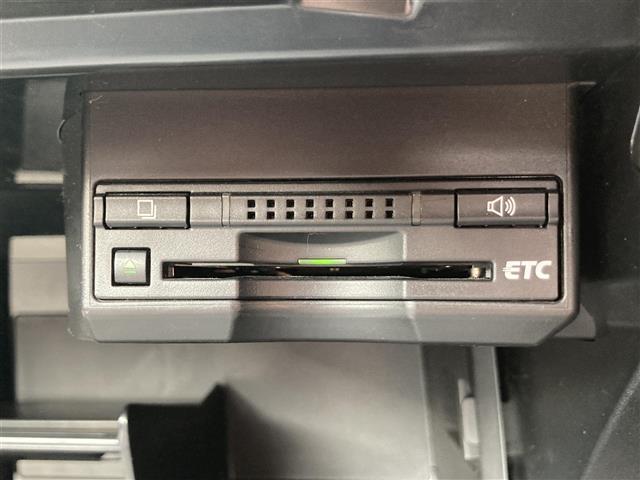 ＣＴ ＣＴ２００ｈ　バージョンＣ　純正ＨＤＤナビ　フルセグＴＶ　ＥＴＣ　バックモニター　前方ドライブレコーダー　クルーズコントロール　シートヒーター　革巻きステアリング　ステアリングスイッチ　純正１６インチアルミ　スマートキー（8枚目）