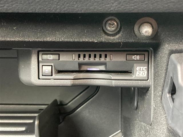 IS IS300h バージョンL ムーンルーフ Toyota Safety Sense 純正ナビ フルセグTV ETC2.0 アラウンドビューモニター ドライブレコーダー 三眼LEDヘッドランプ レザーシート シートベンチレーション(9枚目)