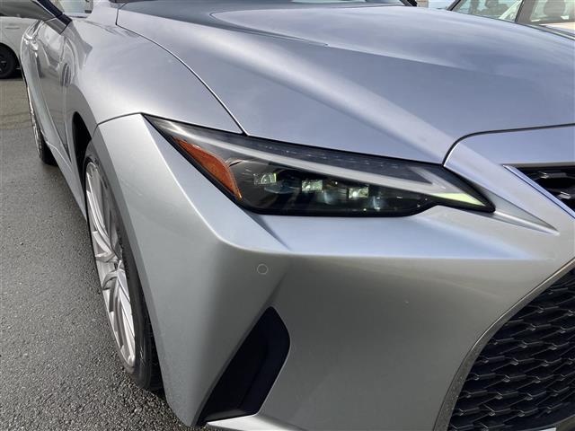 IS IS300h バージョンL ムーンルーフ Toyota Safety Sense 純正ナビ フルセグTV ETC2.0 アラウンドビューモニター ドライブレコーダー 三眼LEDヘッドランプ レザーシート シートベンチレーション(12枚目)