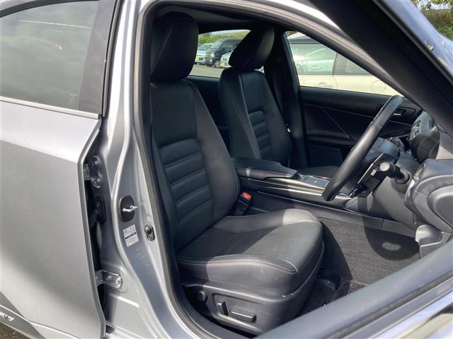 IS IS300h バージョンL ムーンルーフ Toyota Safety Sense 純正ナビ フルセグTV ETC2.0 アラウンドビューモニター ドライブレコーダー 三眼LEDヘッドランプ レザーシート シートベンチレーション(14枚目)