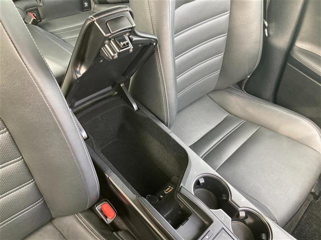 IS IS300h バージョンL ムーンルーフ Toyota Safety Sense 純正ナビ フルセグTV ETC2.0 アラウンドビューモニター ドライブレコーダー 三眼LEDヘッドランプ レザーシート シートベンチレーション(42枚目)