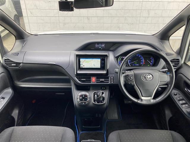 ヴォクシー ハイブリッドV 社外メモリーナビ フルセグTV ETC バックモニター ドライブレコーダー LEDヘッドランプ シートヒーター 両側パワースライドドア クルーズコントロール 革巻きステアリング スマートキー(2枚目)