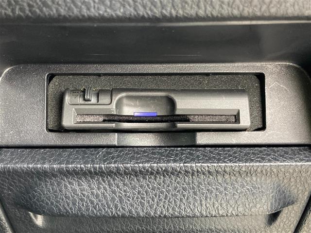 ヴォクシー ハイブリッドV 社外メモリーナビ フルセグTV ETC バックモニター ドライブレコーダー LEDヘッドランプ シートヒーター 両側パワースライドドア クルーズコントロール 革巻きステアリング スマートキー(7枚目)